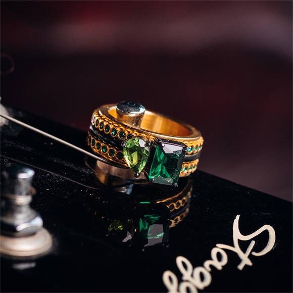 iXXXi Jewelry Vulring Romance Emerald